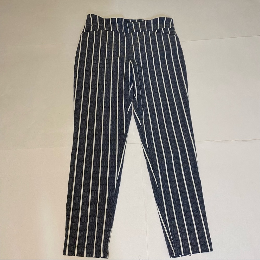 Versona Striped Gray and White Women’s Pants